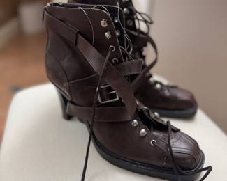 Women's Vibram Burnished Leather 3" Heel Boots Size 8