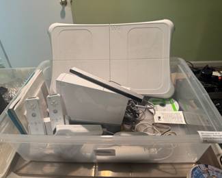 Wii Console with 4 Controllers, 1 Rechargeable Battery & Balance Board