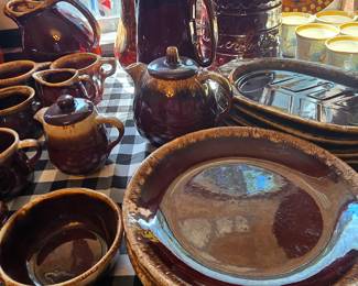 More Hull Pottery