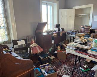 Victrola, antique books