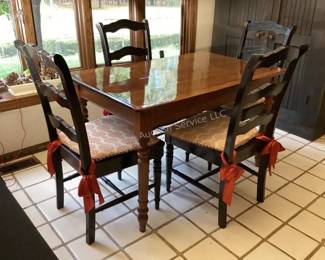 Table & Chairs