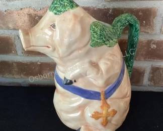 Pig pitcher