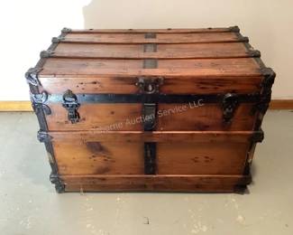 Flat top trunk