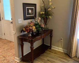 Entry table/buffet table