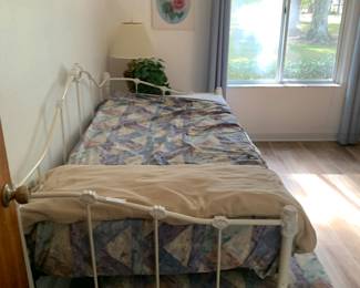 Stacked trundle bed/day bed