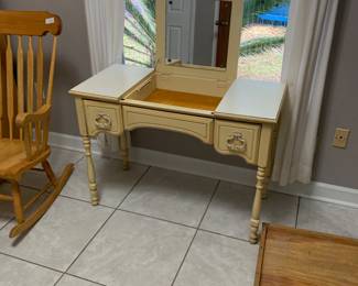 Vintage vanity table