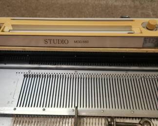 Knitting machine