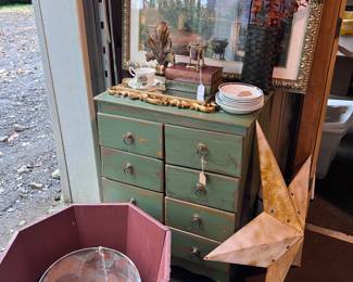 Antique chest of drawers