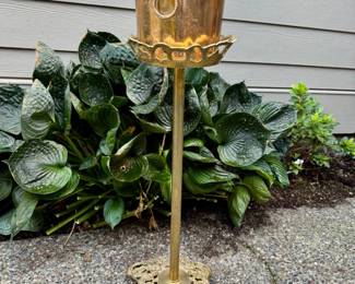 12 GoldToneMetalPlantStandwRemovableLionHeadBucket
