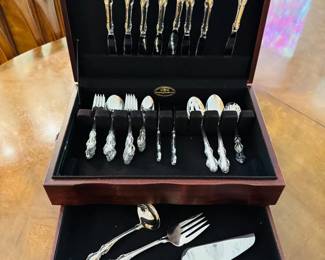 5 ReedBartonSilverplateFlatwareSetServicefor8wChest