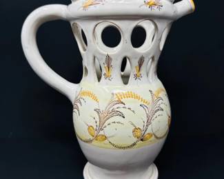 109 AntiqueStylePuzzleJugwCutoutDesignFloralMotif