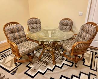 19 BocaRattan5PieceDiningSetwGlassTopTableRollingChairs