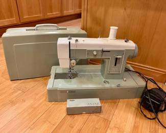 18 VintageSearsKenmoreSewingMachinewHardCaseFootPedal