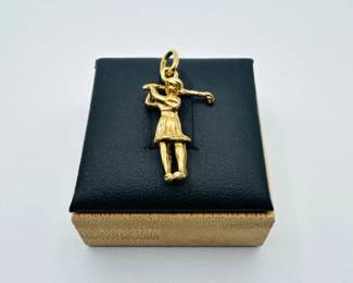 33 14KGoldGolfGirlPendant259g