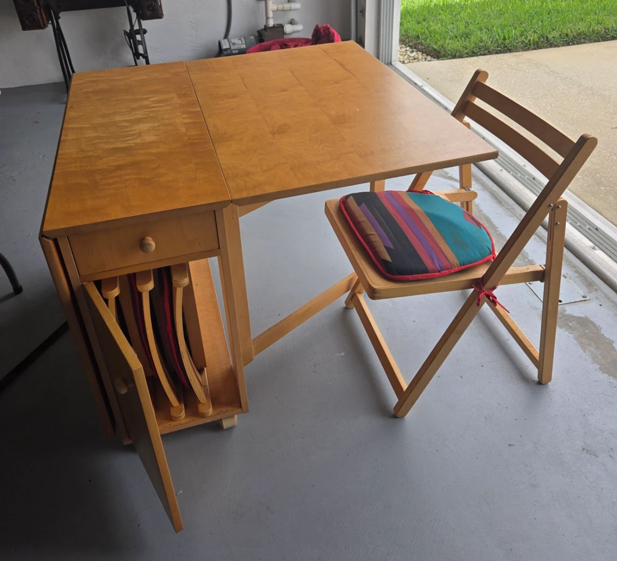 Vtg hideaway table 