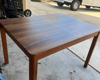 Darling table adjusts