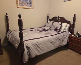 Secondary BR
Queen Bed