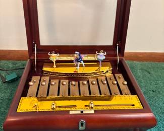 Harmonique Mr. Christmas Music Box