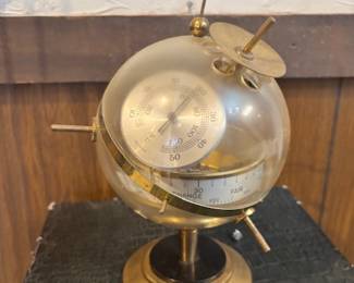 Huger Sputnik Weather Station