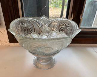 Large LE Smith Pedestal Punch Bowl Set
