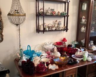 Lots of vintage glassware including Fenton