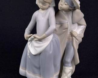 Lladro Porcelain Statue 1188 Little Couple Kissing