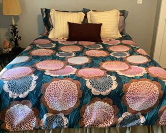 Queen Duvet Set W Throw Pillows
