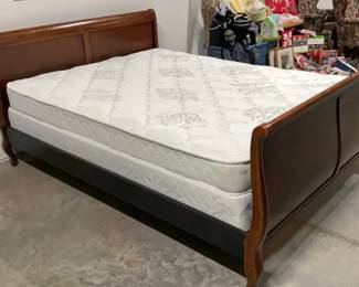 Cherryvale Queen Sleigh Bed W Mattress Set.
