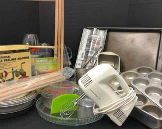 Assorted Kitchen Items 