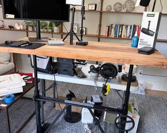 Turn Up/down metal & Wood Desk