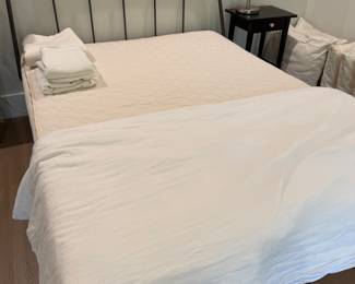 Metal Full Size Bed Frame with organic Mattress