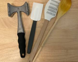 N134. Assortment of utensils $2