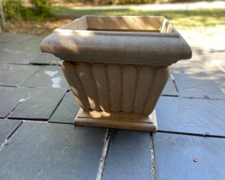 P168. 18”x16” faux stone planter $8
