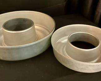 K212 set of 2 aluminum baking molds $6