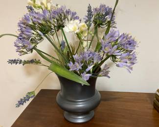 U 801 floral arrangement $4