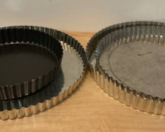 N154. . Set of 4 assorted tart pans $6