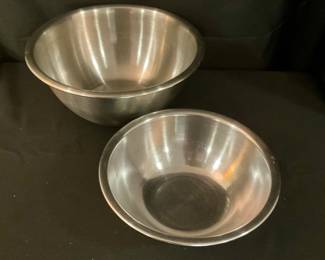 K210. Set 10” stainless mixing bowls $8