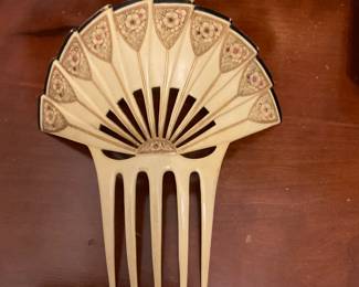 U.620 Vintage celluloid ornamental hair comb $25