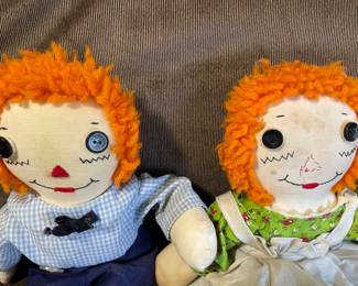 U813. Pair of vintage Clara Bush handmade “Mountain Crafts” Raggedy Ann & Andy Dolls  $40