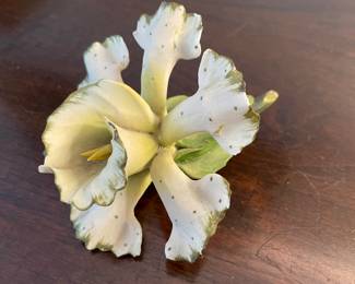 R114 4” handcrafted porcelain flower $12