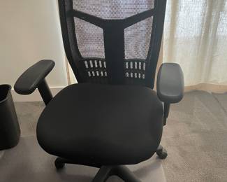 B180. Black mesh adjustable Ergonomic office chair $35