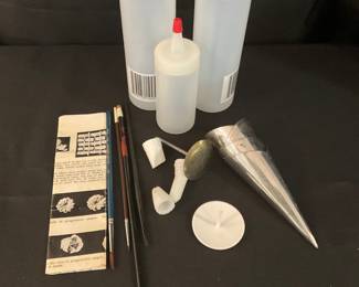K208. Misc decorating items and cream horn molds $2