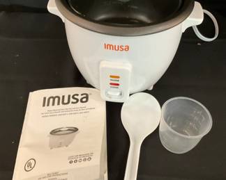 B122. Imusa 3cup rice cooker with accessories $8