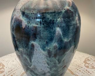 U807 close up of Ceramic lamp with shade 25”. $45