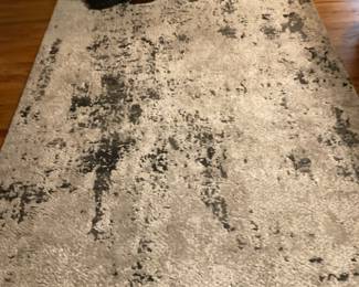 U603. Contemporary /abstract rug 5’x7’. $35