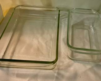 K-240. 12” and 9” Pyrex dishes Set $6