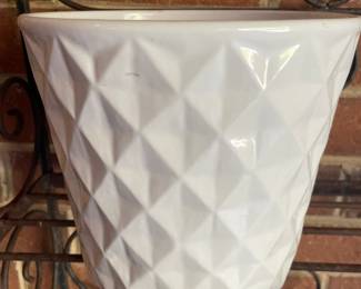 P161. 7” pot $4