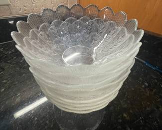 R106. Set of 8 scalloped bowls $10