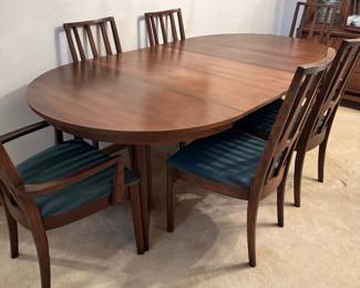 Mid Century Modern Broyhill dining table and chairs