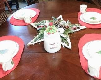 Holiday Dishes / Decor